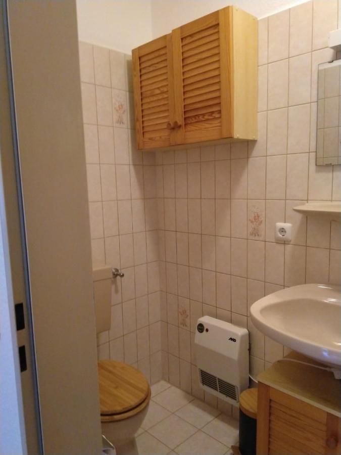 Kleine Ferienwohnung, Einzimmeraparment In Altenkirchen Almersbach エクステリア 写真