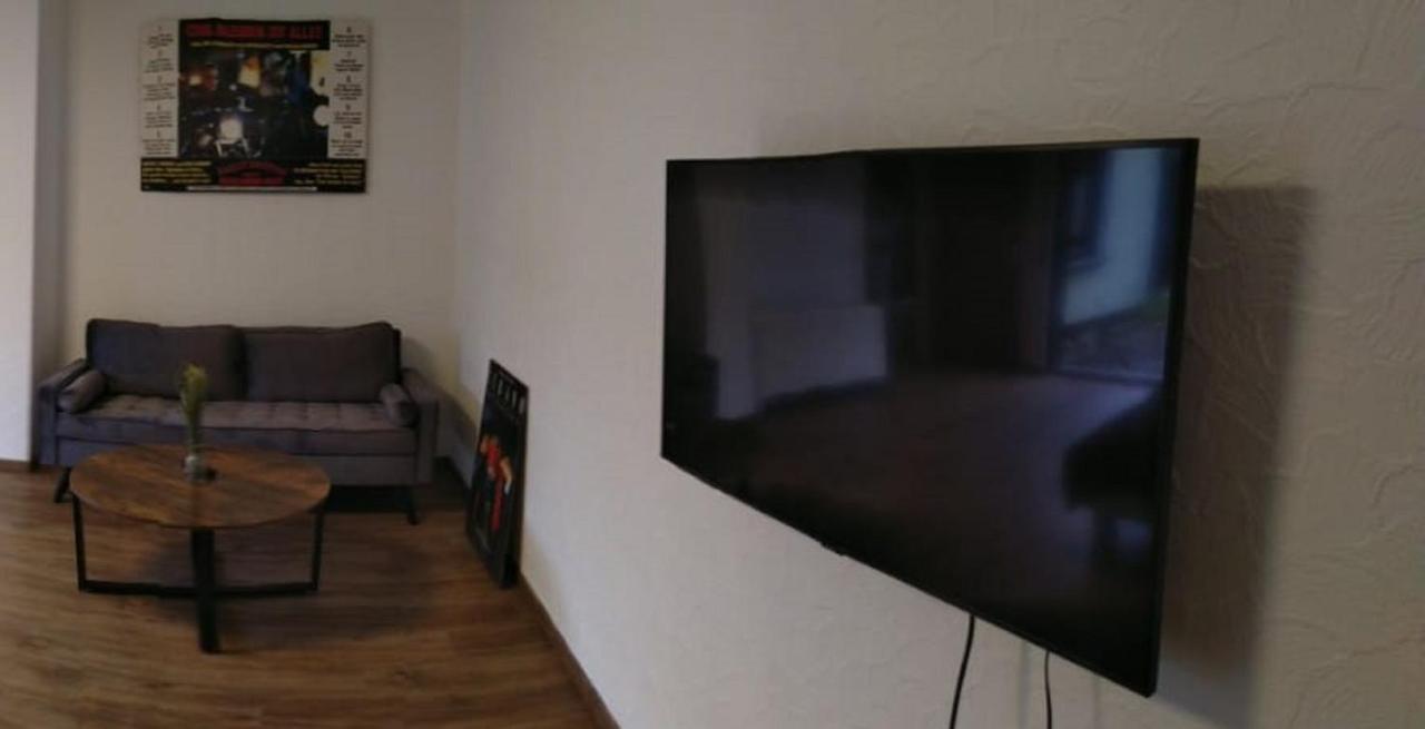 Kleine Ferienwohnung, Einzimmeraparment In Altenkirchen Almersbach エクステリア 写真